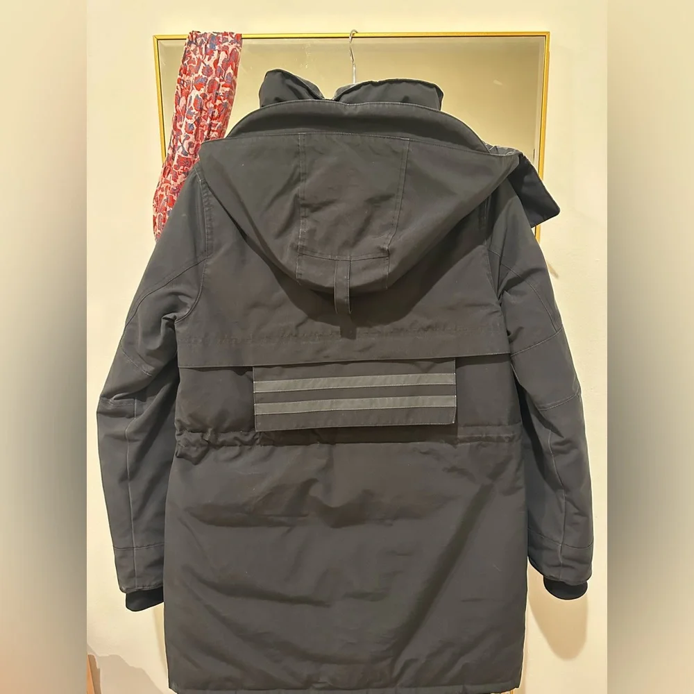 Canada Goose Coat - Picture 4 of 9